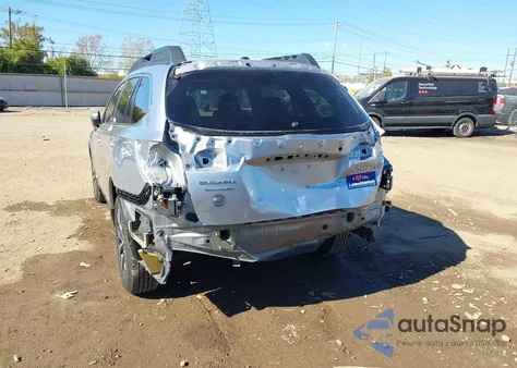 2015 Subaru Outback 2.5I Limited z USA, uszkodzony, nr VIN 4S4BSBNC2F3361573